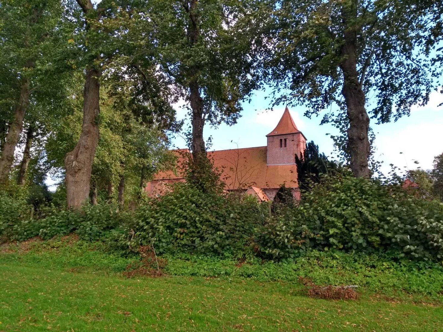 Kirche au&szlig;en